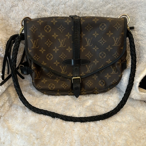 Authentic Louis Vuitton Monogram Saumur 30 - Picture 3 of 11